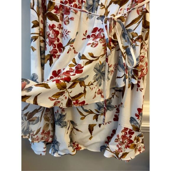 Vince Camuto Floral Flutter Sleeve Dress sz M Flouncy Hem Romantic Date - Picture 7 of 12